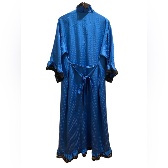 VTG | GIVENCHY RUFFLE AND KACE LINED ROBE - Picture 5 of 5